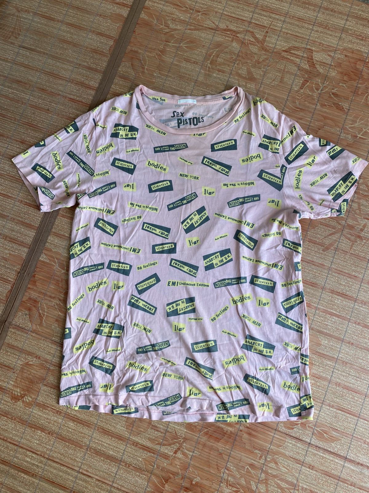 Vintage Sex Pistols Allover Print Tshirt Size US L / EU 52-54 / 3 - 1 Thumbnail