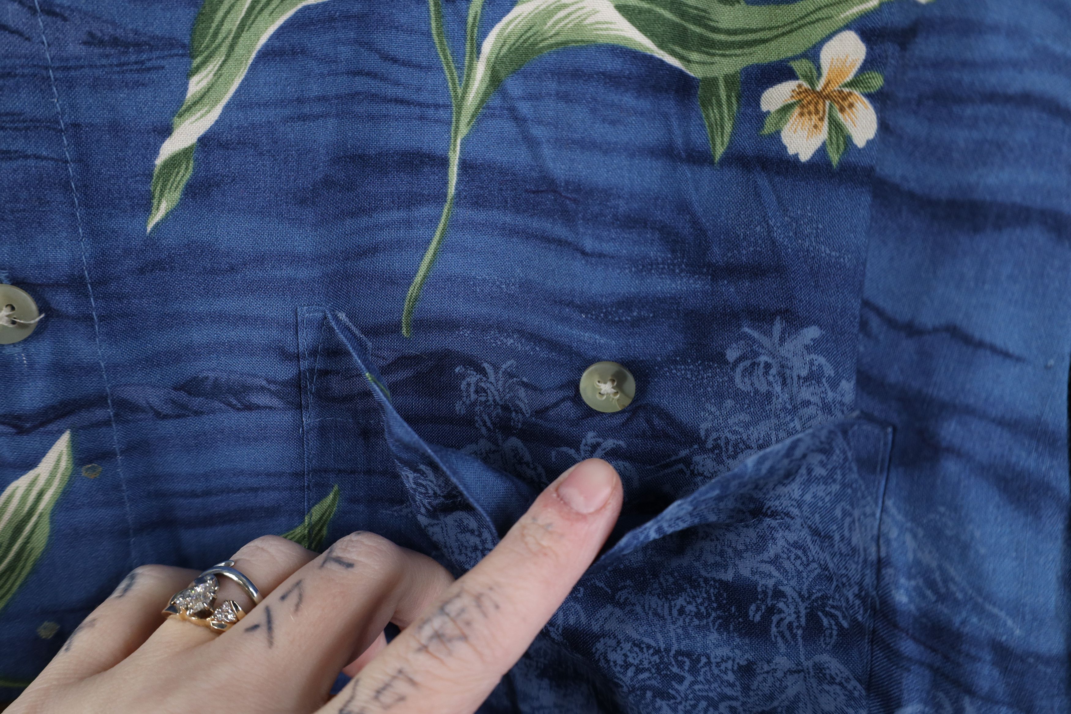 Vintage Vintage 90s Streetwear Gabardine Hawaiian Button Shirt Size US M / EU 48-50 / 2 - 6 Thumbnail