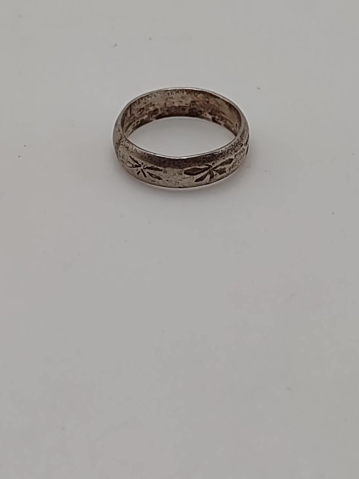 The Unbranded Brand Sterling Silver Etched Leaf Band Ring Size 3 Vintage Style Size ONE SIZE - 1 Thumbnail