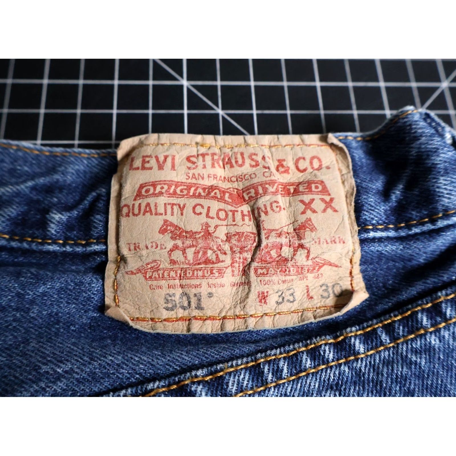 Levi's VINTAGE Levi's 501 XX Jeans Men 31 x 29 Blue Button Fly VTG 2005 Denim Straight 90s Size US 31 - 3 Thumbnail