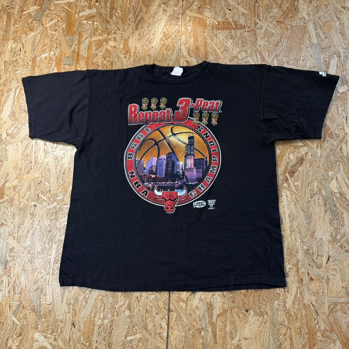 Starter Starter Chicago Bulls t-shirt 1998 3-peat repeat vintage nba Size US XL / EU 56 / 4 - 8 Thumbnail