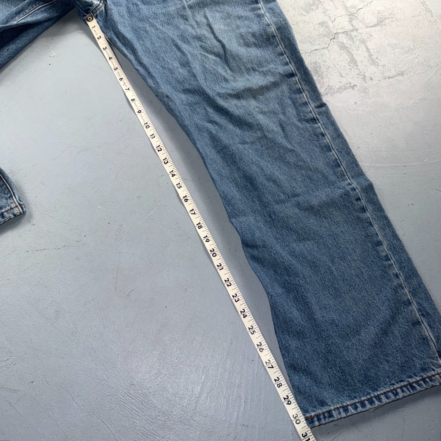 Levi's VINTAGE Levi's 501 Jeans Mens Denim Blue Light Wash 40x32 Straight 5-Pocket 90s Size US 40 / EU 56 - 5 Thumbnail