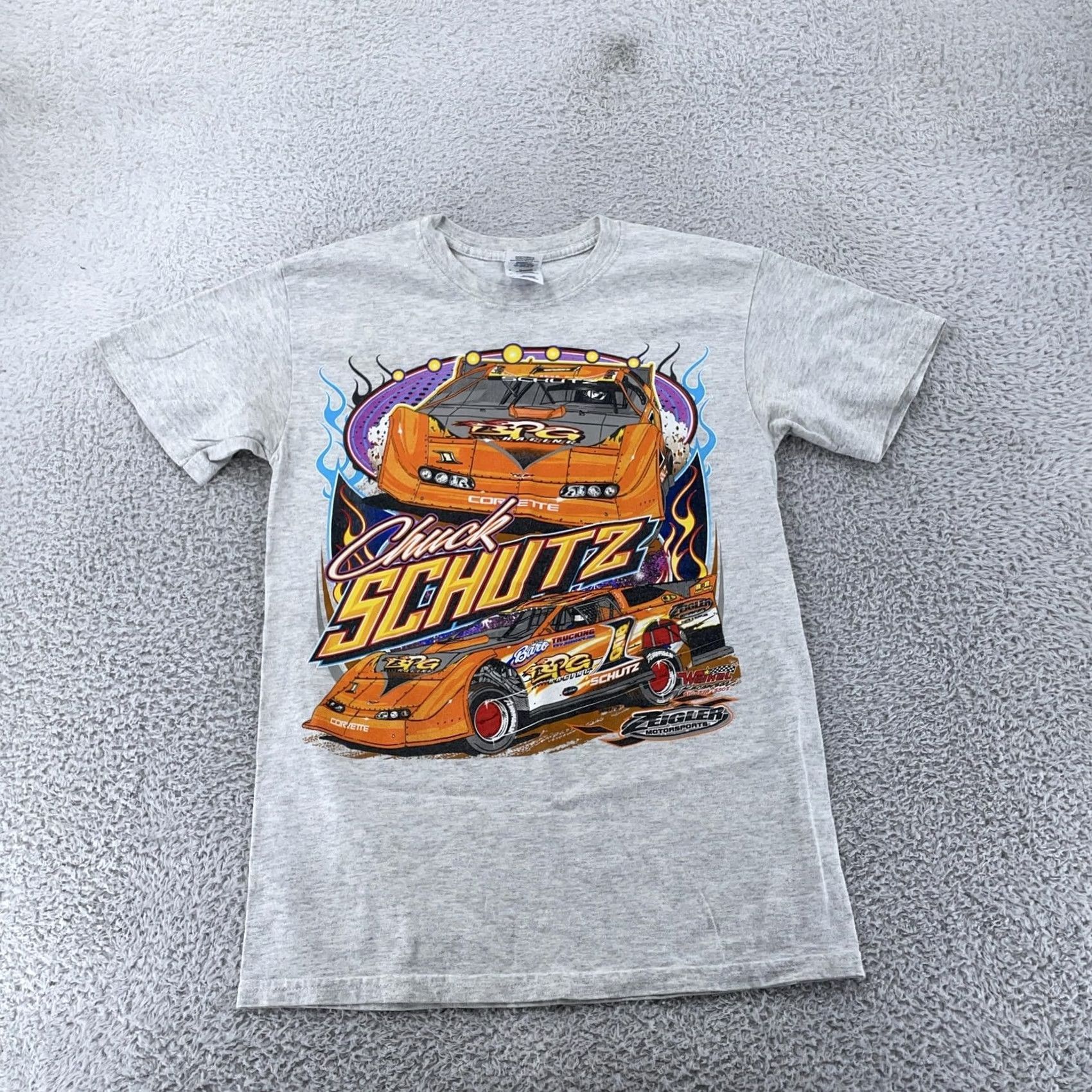 Gildan VINTAGE Chuck Schutz Dirt Track Racing Shirt Mens S Gray BPG Car Size US S / EU 44-46 / 1 - 2 Thumbnail