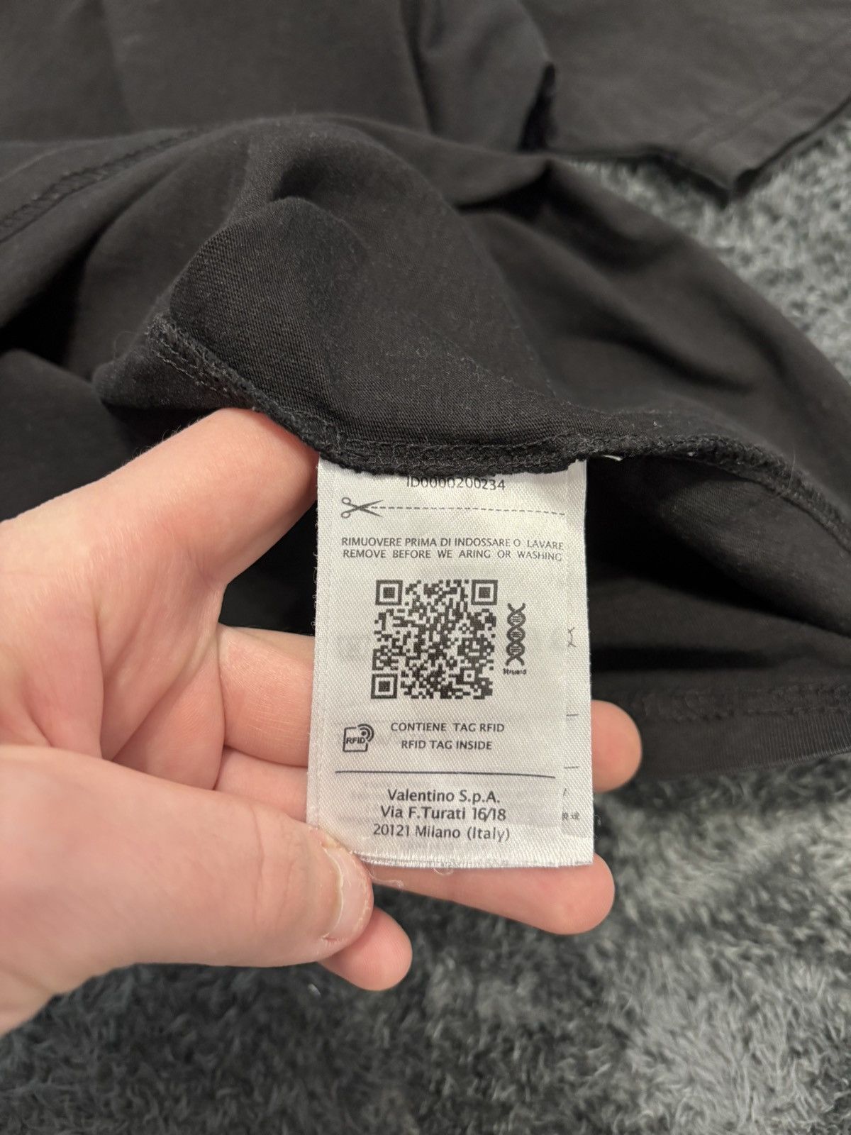 Valentino Valentino Small Logo Black Tee Size US L / EU 52-54 / 3 - 4 Thumbnail