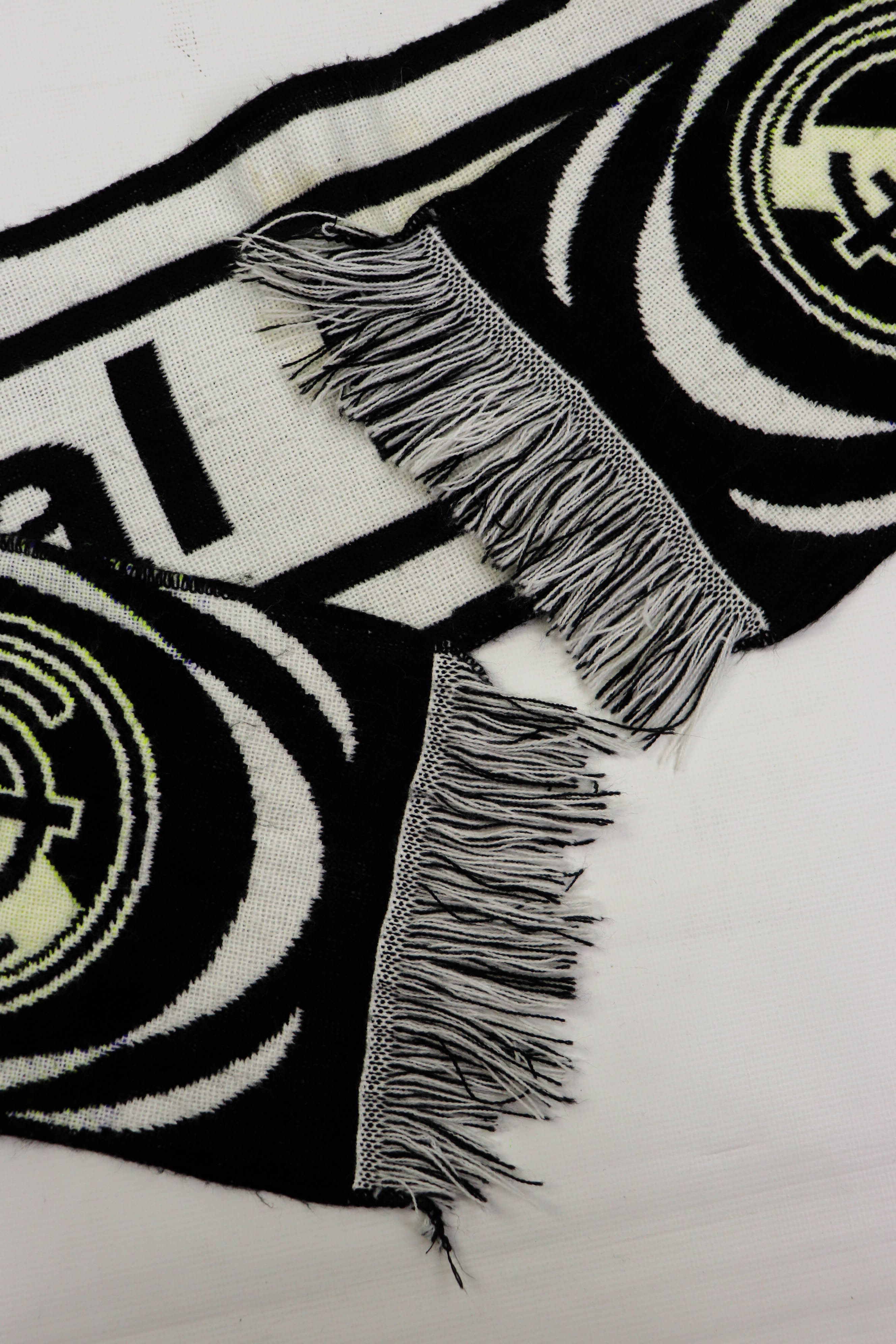 Vintage Draps Vintage FC Real Madrid Acrylic Soccer Scarf Size ONE SIZE - 9 Thumbnail