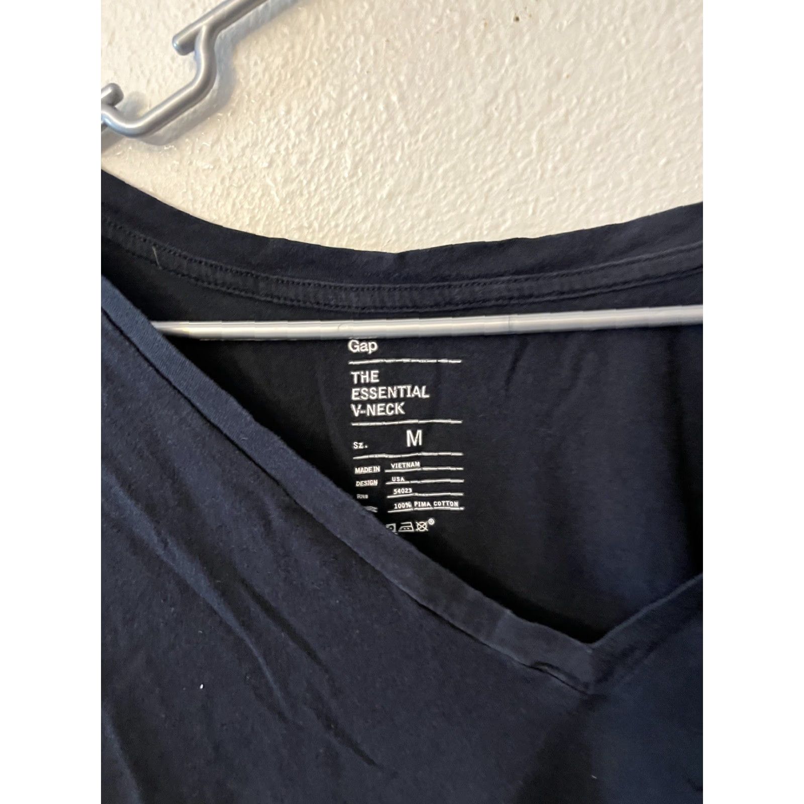 Gap Womens GAP Essential V-Neck Black Short Sleeve T-Shirt M Solid Size M / US 6-8 / IT 42-44 - 3 Thumbnail