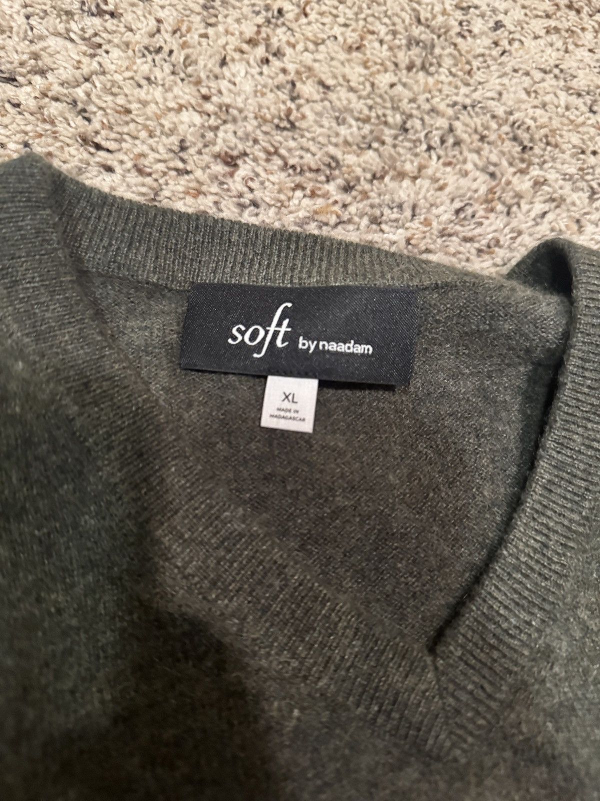 NAADAM Army green soft by NAADAM cashmere v neck sweater Size US XL / EU 56 / 4 - 2 Thumbnail