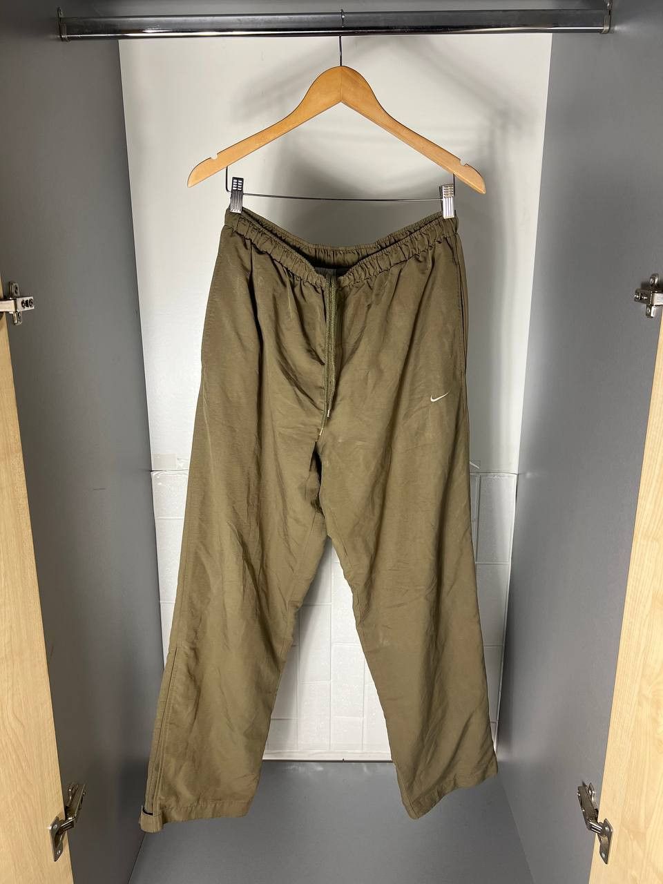 Nike VINTAGE NIKE RETRO NYLON SWEATPANTS DRILL SWOOSH Y2K 90s Size US 34 / EU 50 - 1 Thumbnail