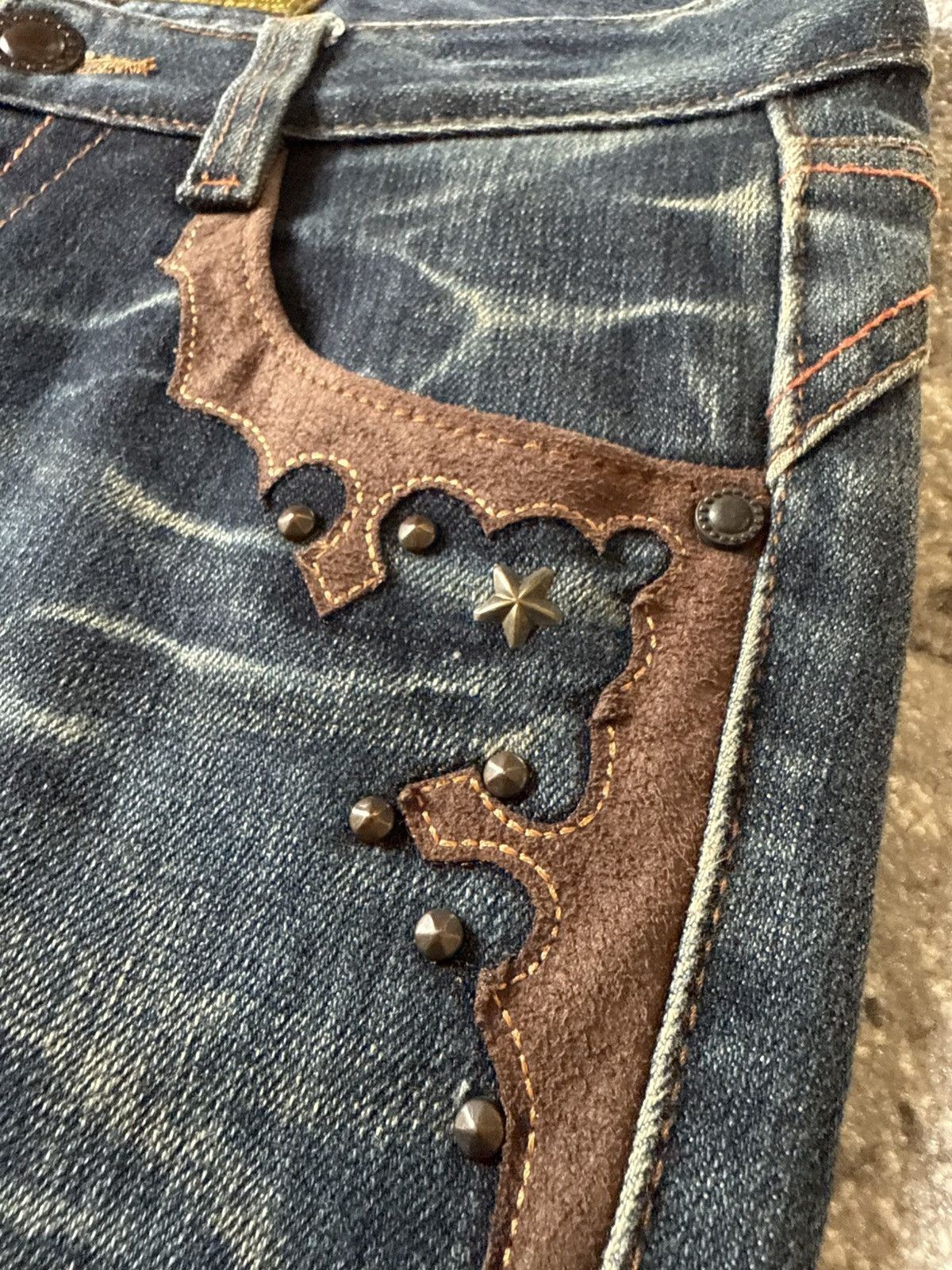 Tornado Mart Tornado Mart Style Studded Tribal Trim Pocket Flared Jeans Size US 27 - 7 Thumbnail