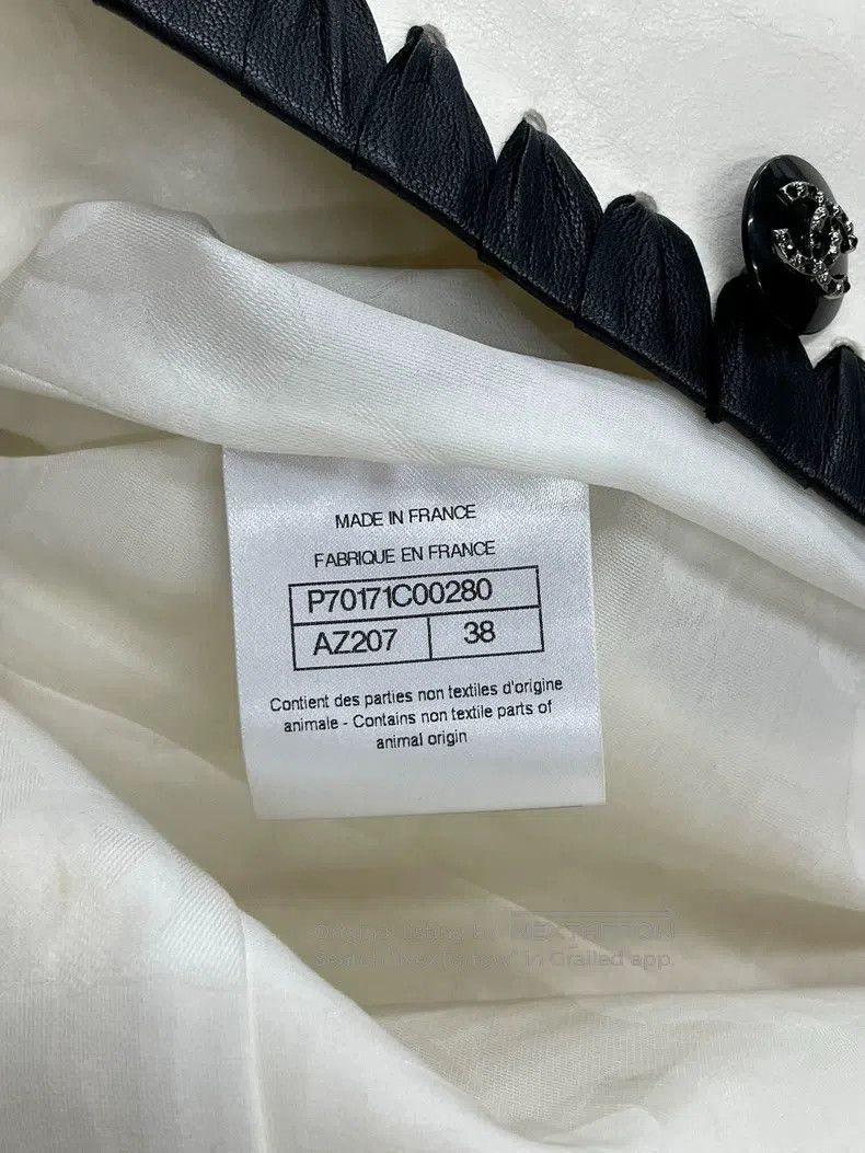 Chanel Chanel White, black, black, diamond-buttoned leather jacke Size XS / US 0-2 / IT 36-38 - 8 Thumbnail