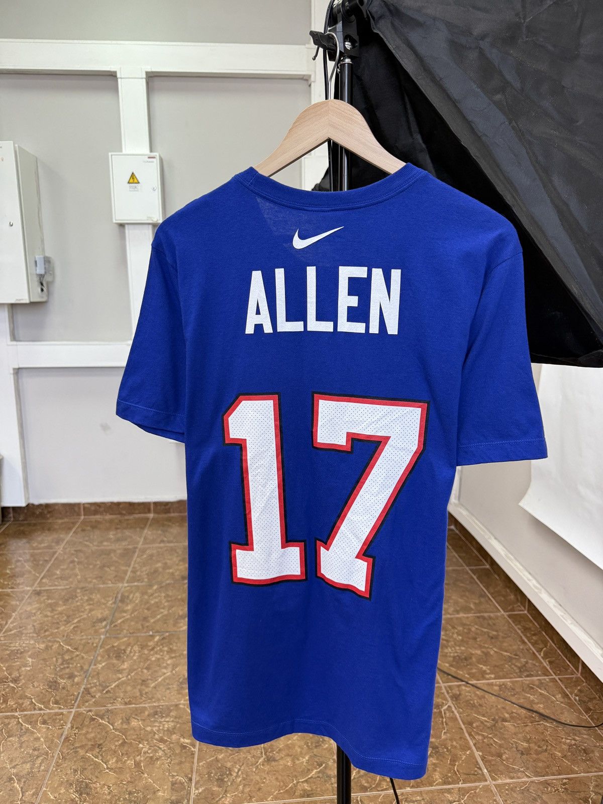 Nike 🏈🇺🇸 Nike Josh Allen Buffalo Bills #17 NFL Football T-Shirt Size US M / EU 48-50 / 2 - 2 Thumbnail