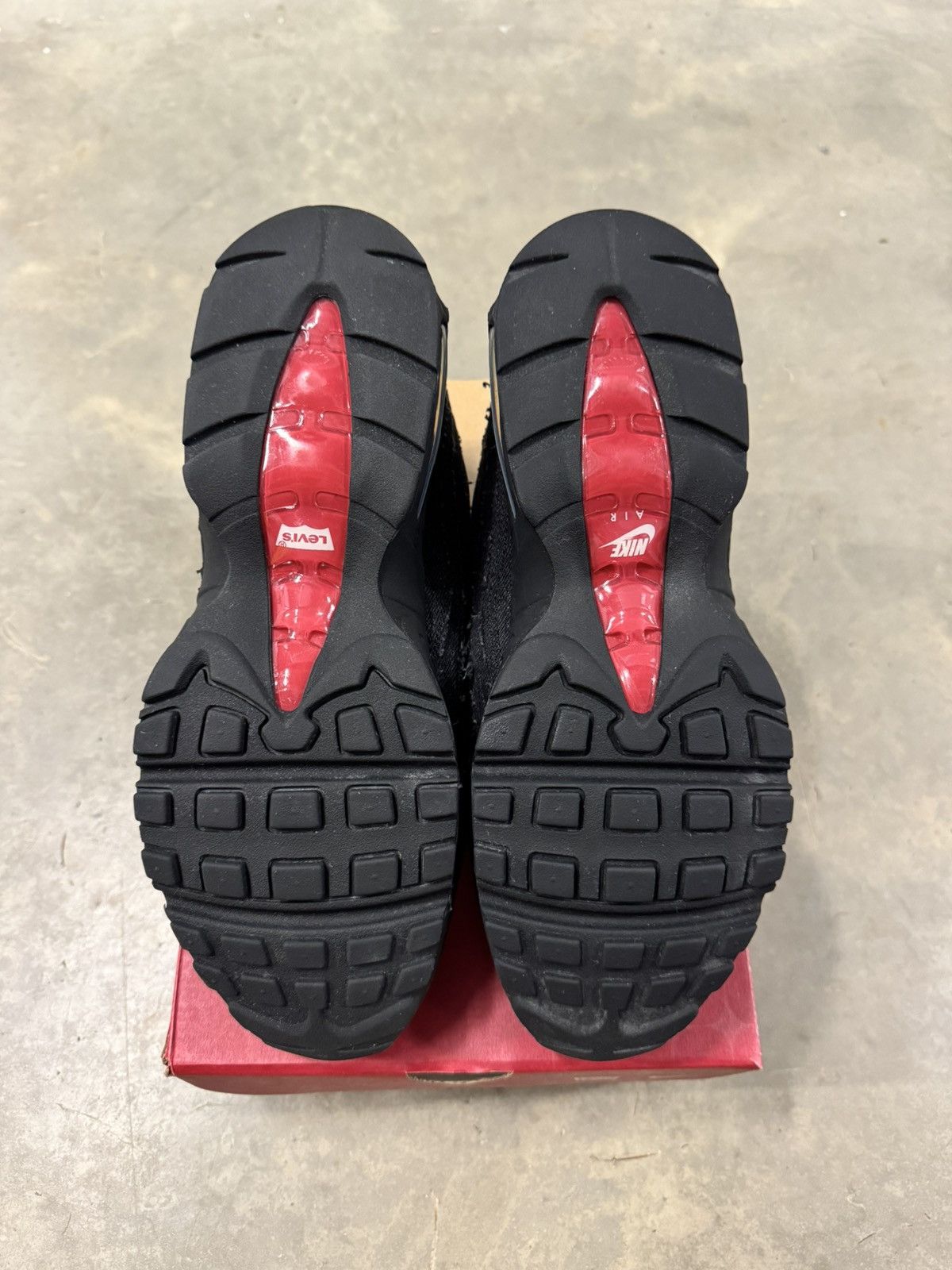 Levi's × Nike Nike Air Max 95 x Levi’s Black Size 11 Size US 11 / EU 44 - 6 Thumbnail
