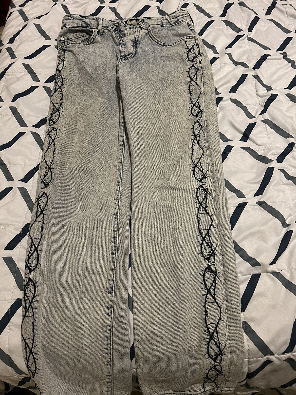 Boohoo Barbed Stitched Design Jeans Size US 28 / EU 44 - 1 Thumbnail