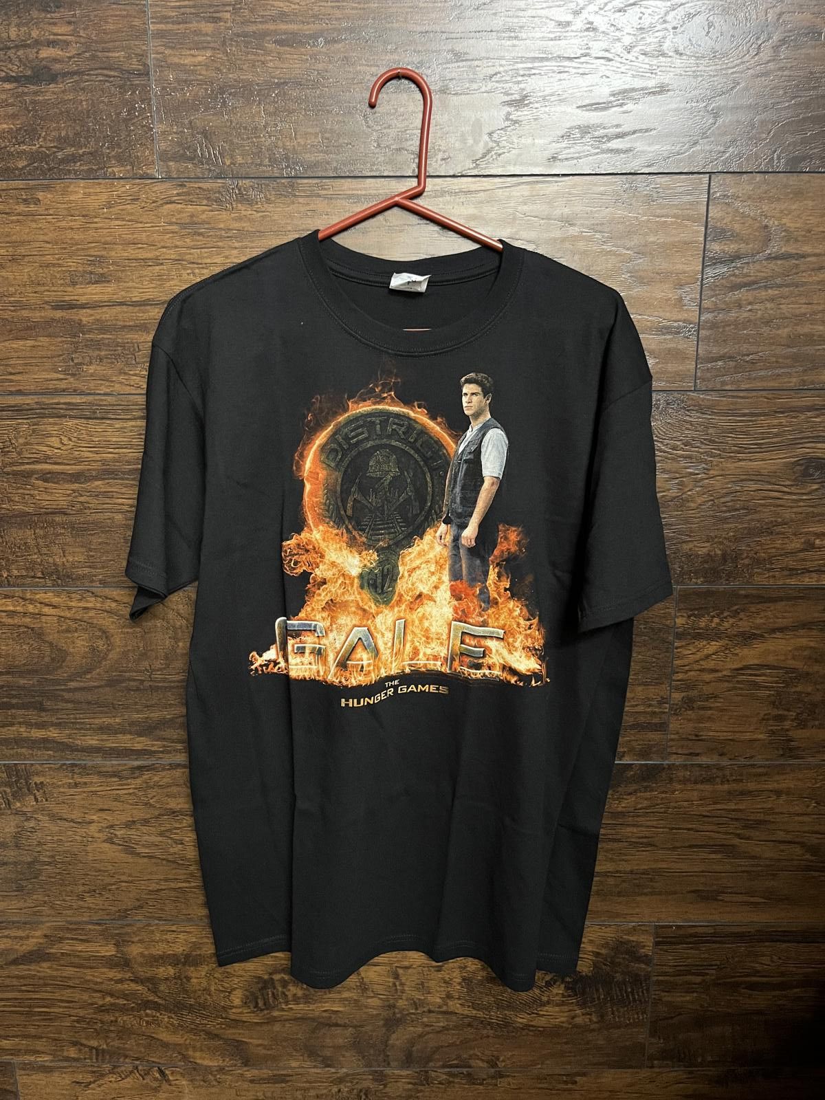 Designer Vtg Gale T-shirt Hunger Games Movie - Liam Hemsworth - L Size US L / EU 52-54 / 3 - 1 Thumbnail
