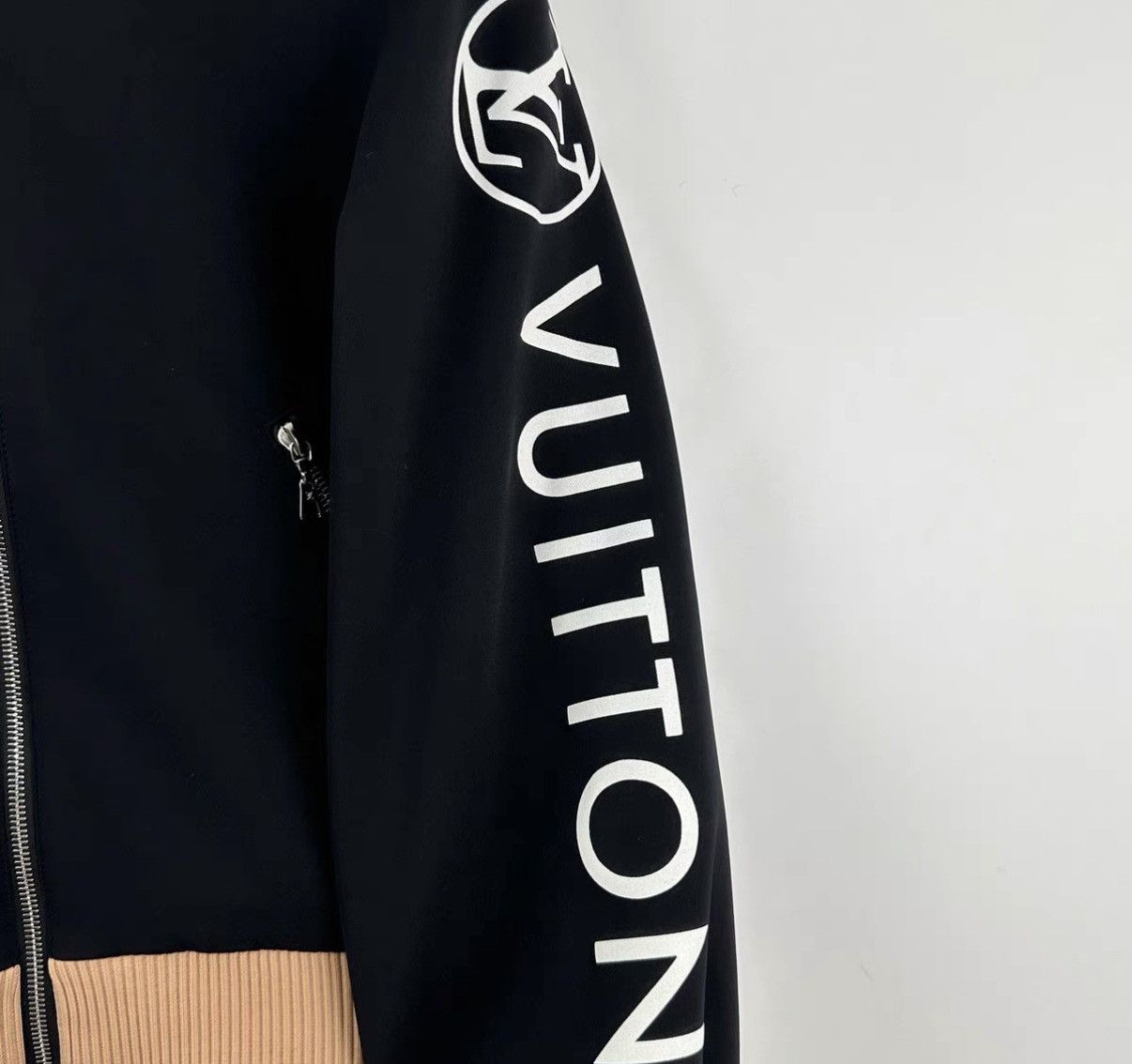 Louis Vuitton Louis Vuitton Contrast Color Jacket with Logo on Cuff K12 Size XS / US 0-2 / IT 36-38 - 6 Thumbnail