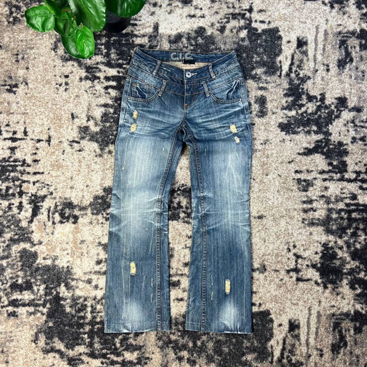 Japanese Brand Avant Garde Jqpanese Distressed Style Flared Jeans Size 27" / US 4 / IT 40 - 1 Thumbnail