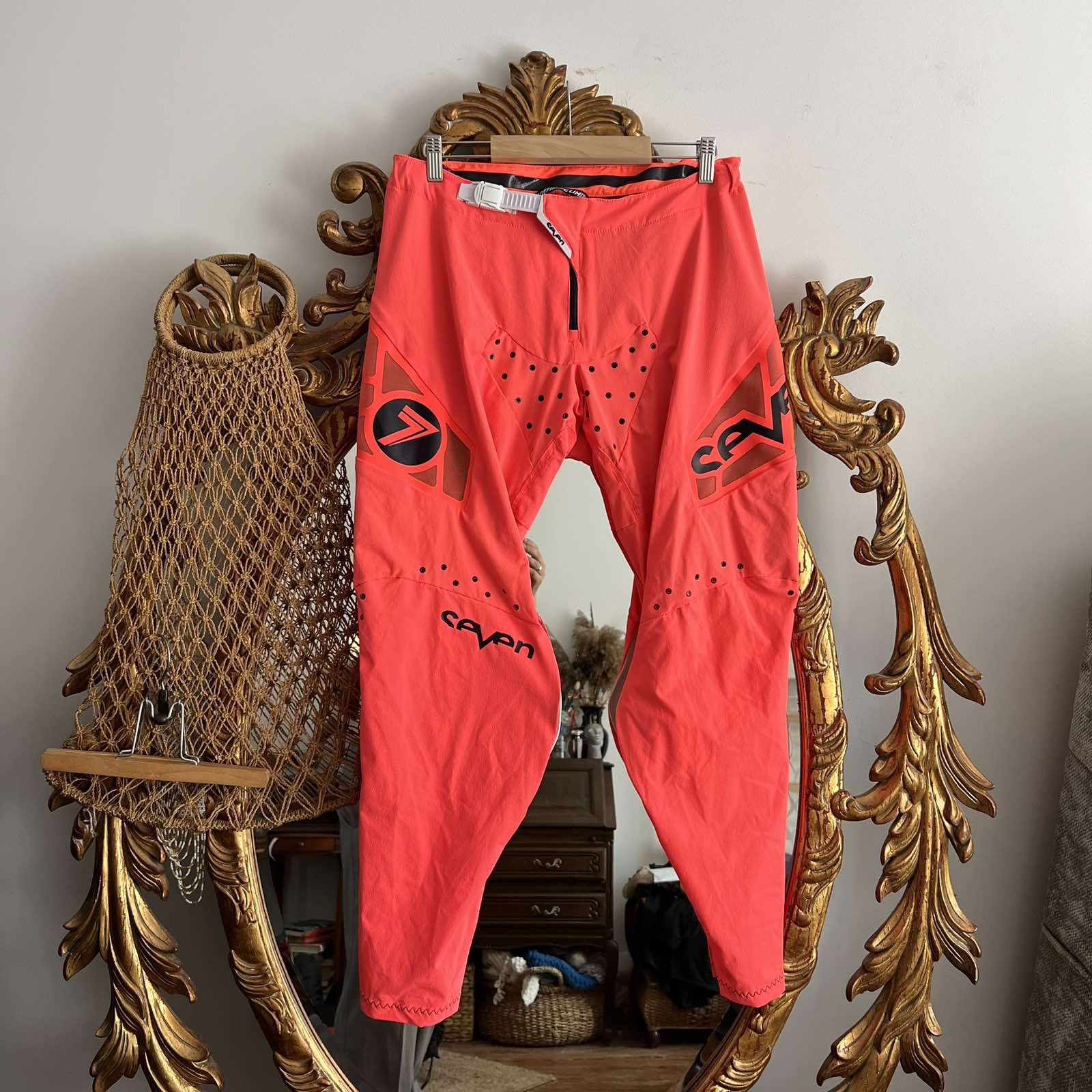 Fox Racing Seven Racing Pants Zero Echelon Mens 32 Leather Knee Patches Size US 32 / EU 48 - 1 Thumbnail
