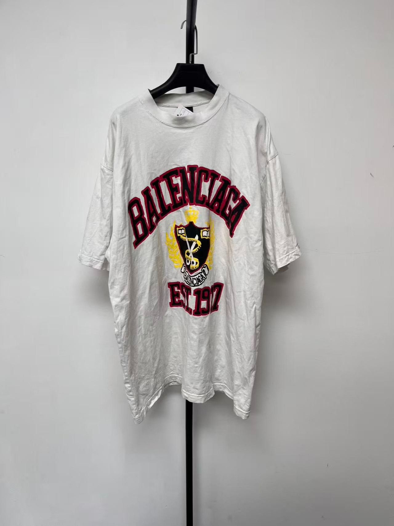 Balenciaga balenciaga beige logo print t-shirt Size US XL / EU 56 / 4 - 1 Thumbnail