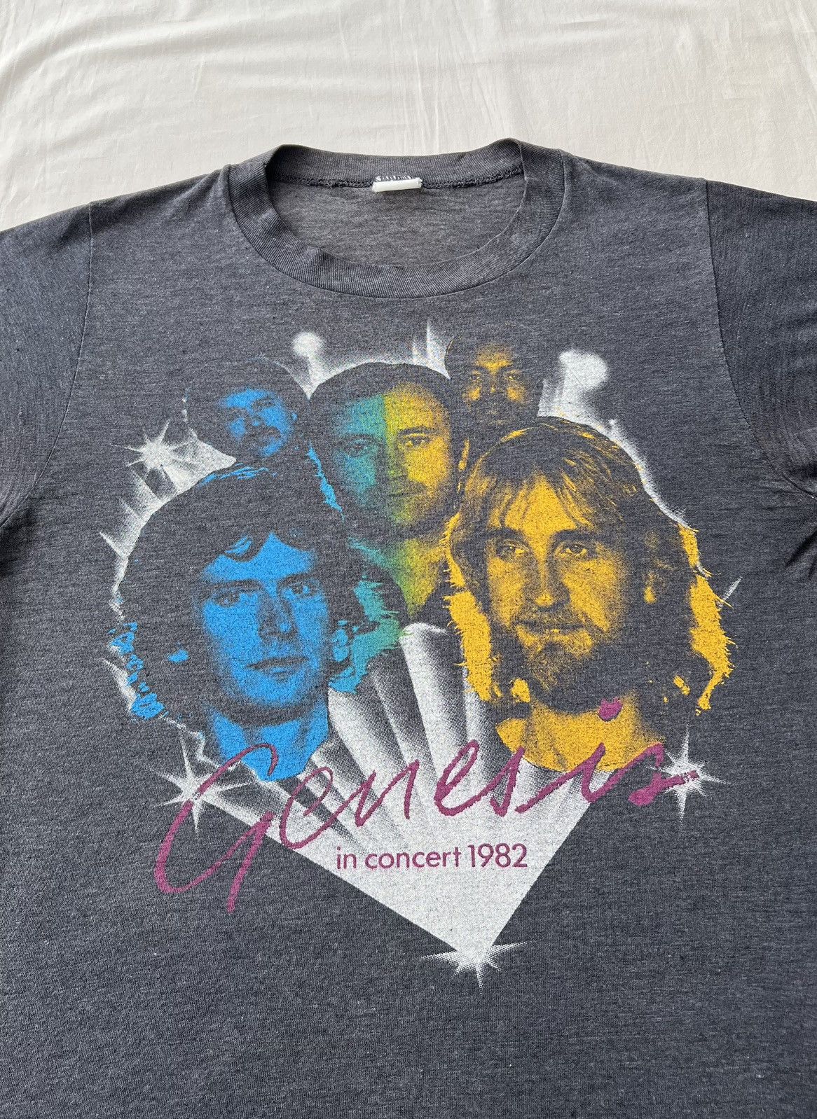Band Tees Vintage 1982 Genesis in Concert Phil Collins 80s T-shirt Size US S / EU 44-46 / 1 - 4 Thumbnail