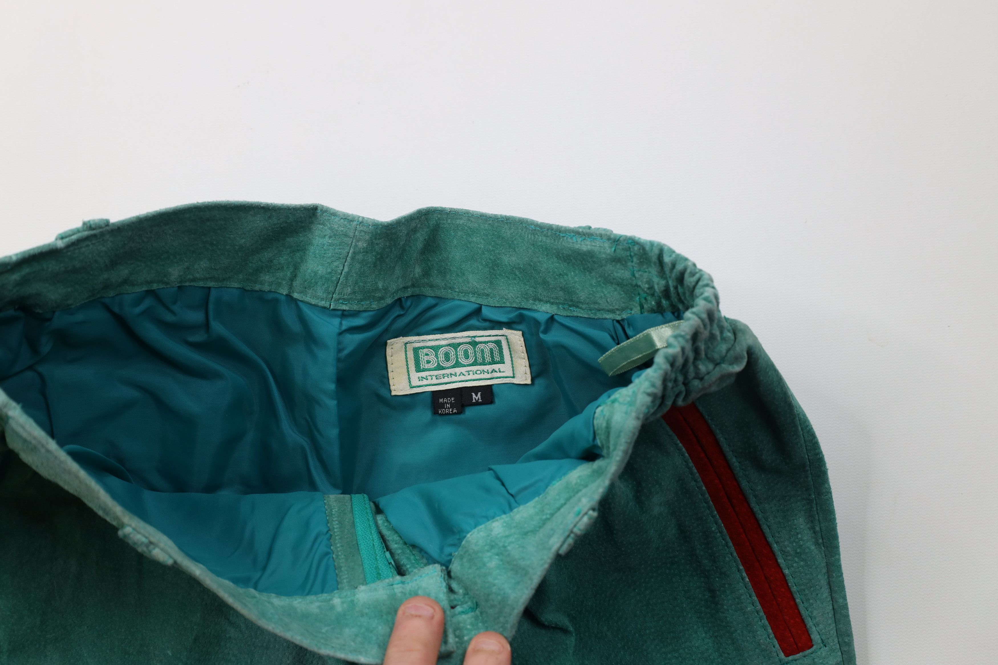 Vintage Vintage 90s Streetwear Suede Leather Shorts Green Red Size US 32 / EU 48 - 8 Thumbnail