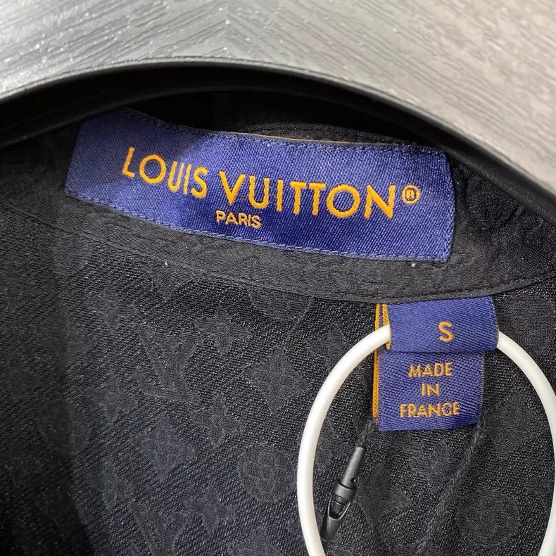 Louis Vuitton LOUIS VUITTON Mulberry silk full of dark lines shirt 2504-N Size US S / EU 44-46 / 1 - 7 Thumbnail