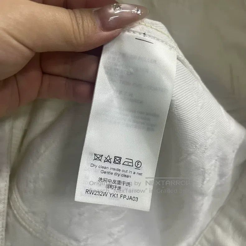 Louis Vuitton Louis Vuitton White solid Logo embossed single-breasted st Size US XXS / EU 40 - 3 Thumbnail