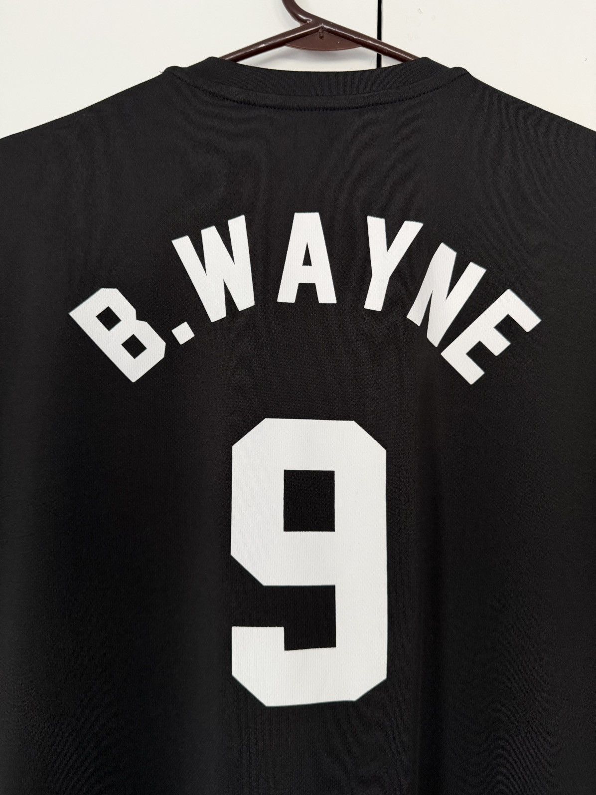 DC Comics BOX LUNCH BATMAN WAYNE INDUSTRIES SOCCER JERSEY DC COMICS L Size US L / EU 52-54 / 3 - 9 Thumbnail