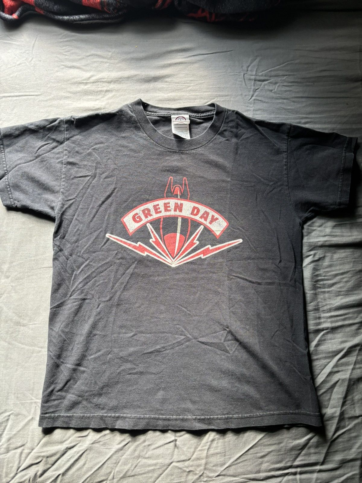 Band Tees × Vintage Vintage 2000's Original Greenday American Idiot Tour Shirt Size XS / US 0-2 / IT 36-38 - 1 Thumbnail