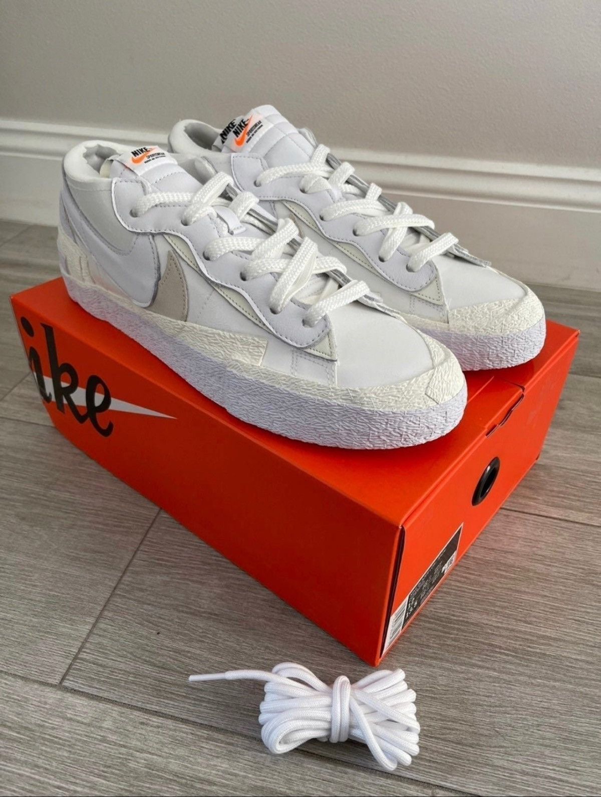 Nike × Sacai Sacai Nike Blazer Low White Patent Leather White Sail Sz 12 Size US 12 / EU 45 - 4 Thumbnail