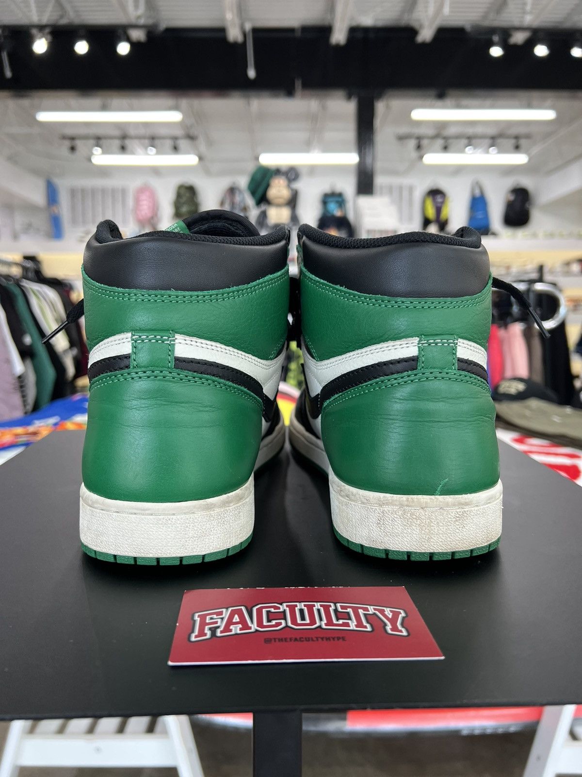 Jordan Brand × Nike Jordan 1 Retro High Pine Green 2018 Size US 10.5 / EU 43-44 - 4 Thumbnail