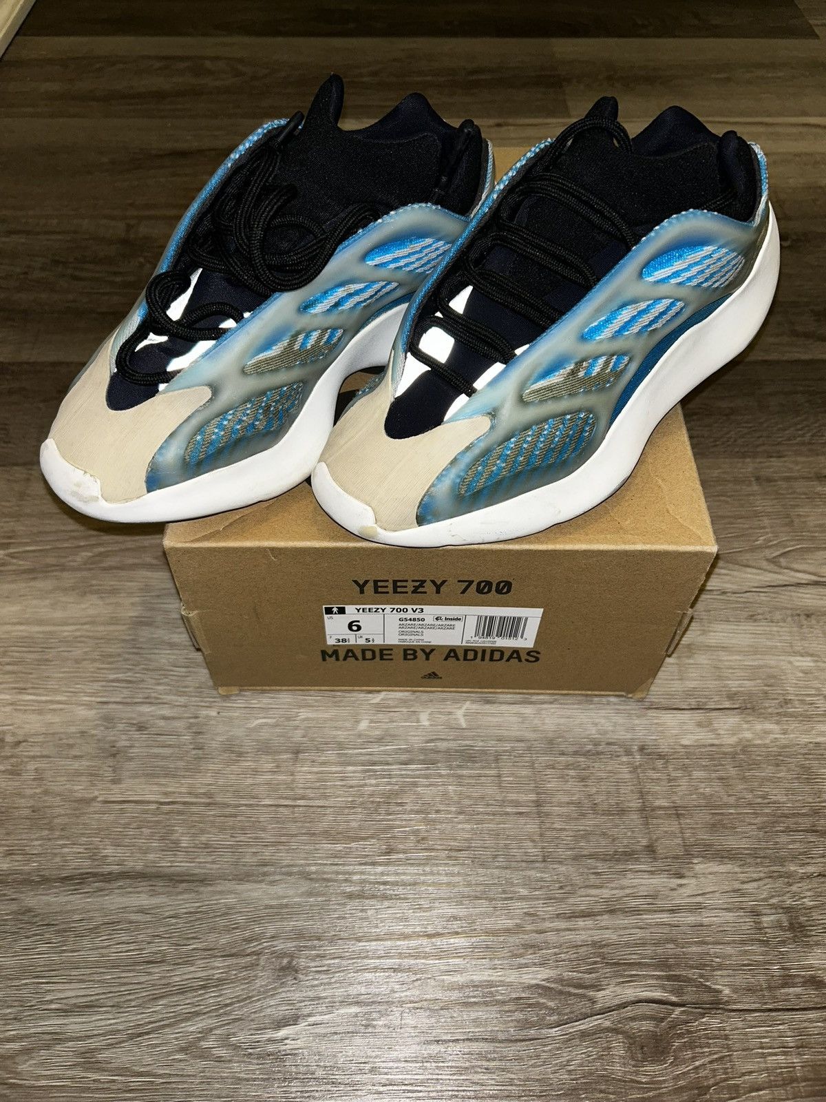 Yeezy Yeezy 700 V3 Size US 6 / EU 39 - 3 Thumbnail
