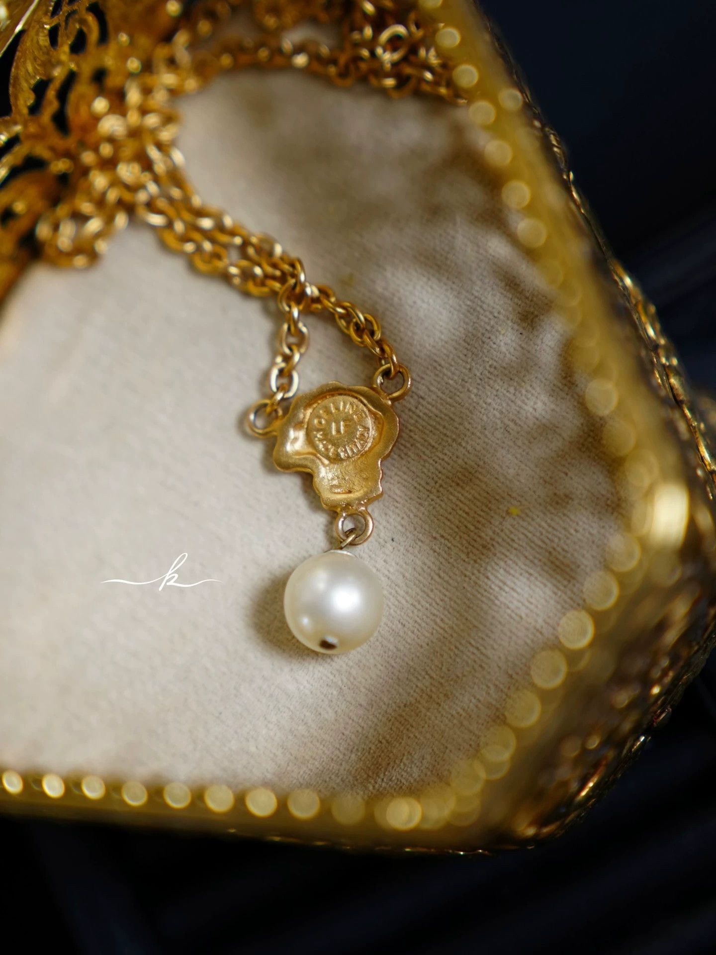 Celine Celine Vintage Pearl Shell Necklace Size ONE SIZE - 2 Thumbnail