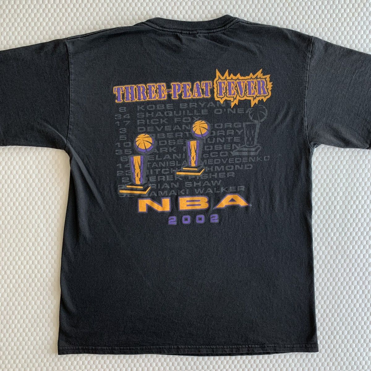 Gildan × NBA × Vintage 2002 VTG LA Lakers NBA Championship 3 peat tee KOBE SHAQ LG Size US L / EU 52-54 / 3 - 3 Thumbnail