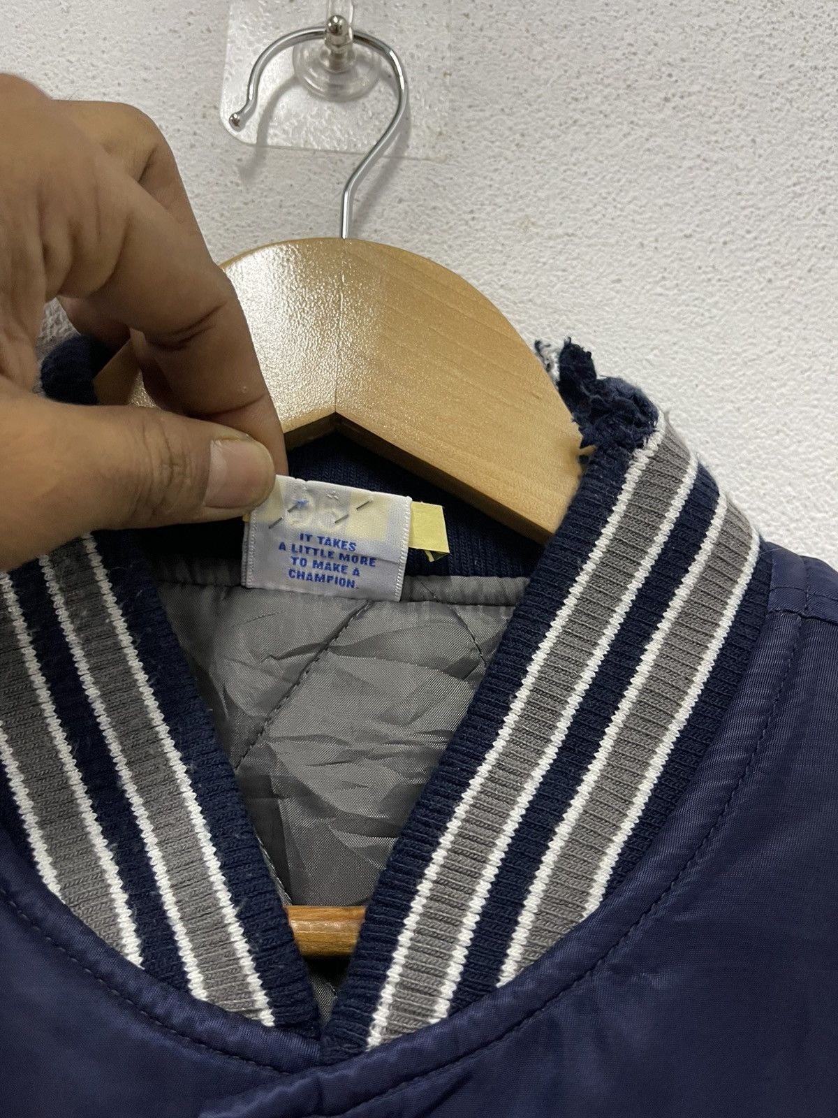 Champion Vintage Bomber jacket distress Champion usa flag patch Size US M / EU 48-50 / 2 - 4 Thumbnail