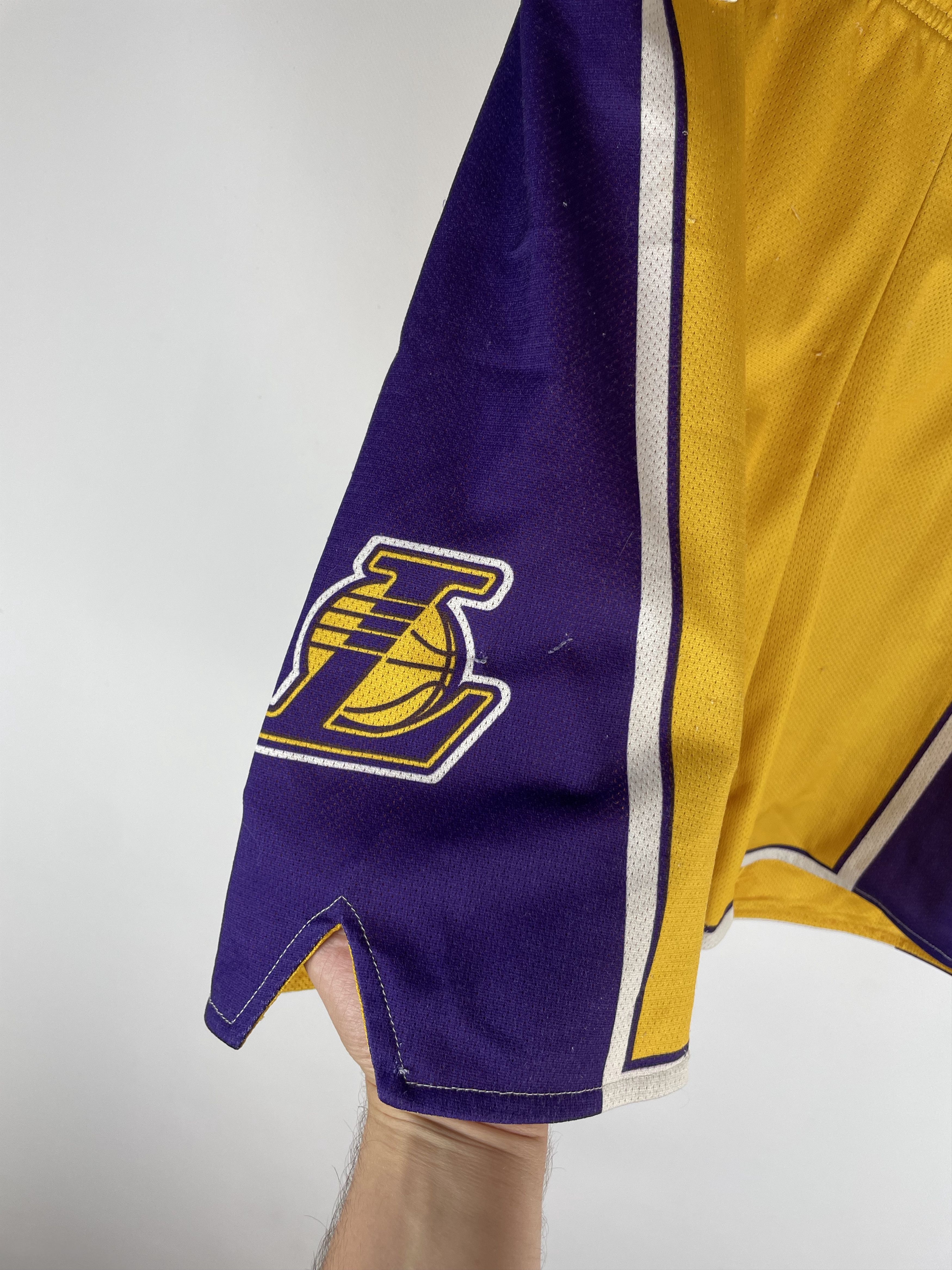 Champion Vintage Champion Lakers Shorts Size US 34 / EU 50 - 7 Thumbnail