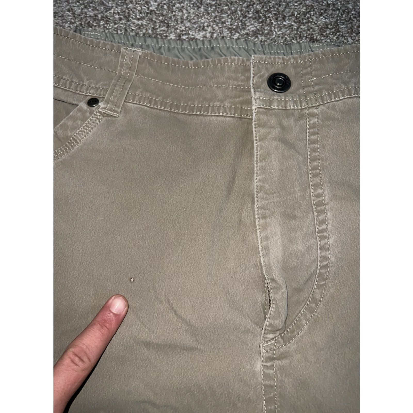 Vintage REVOLVER Kühl Beige Revolver Pants Mens 40x32 Chino Small hole see pics Size US 40 / EU 56 - 5 Thumbnail