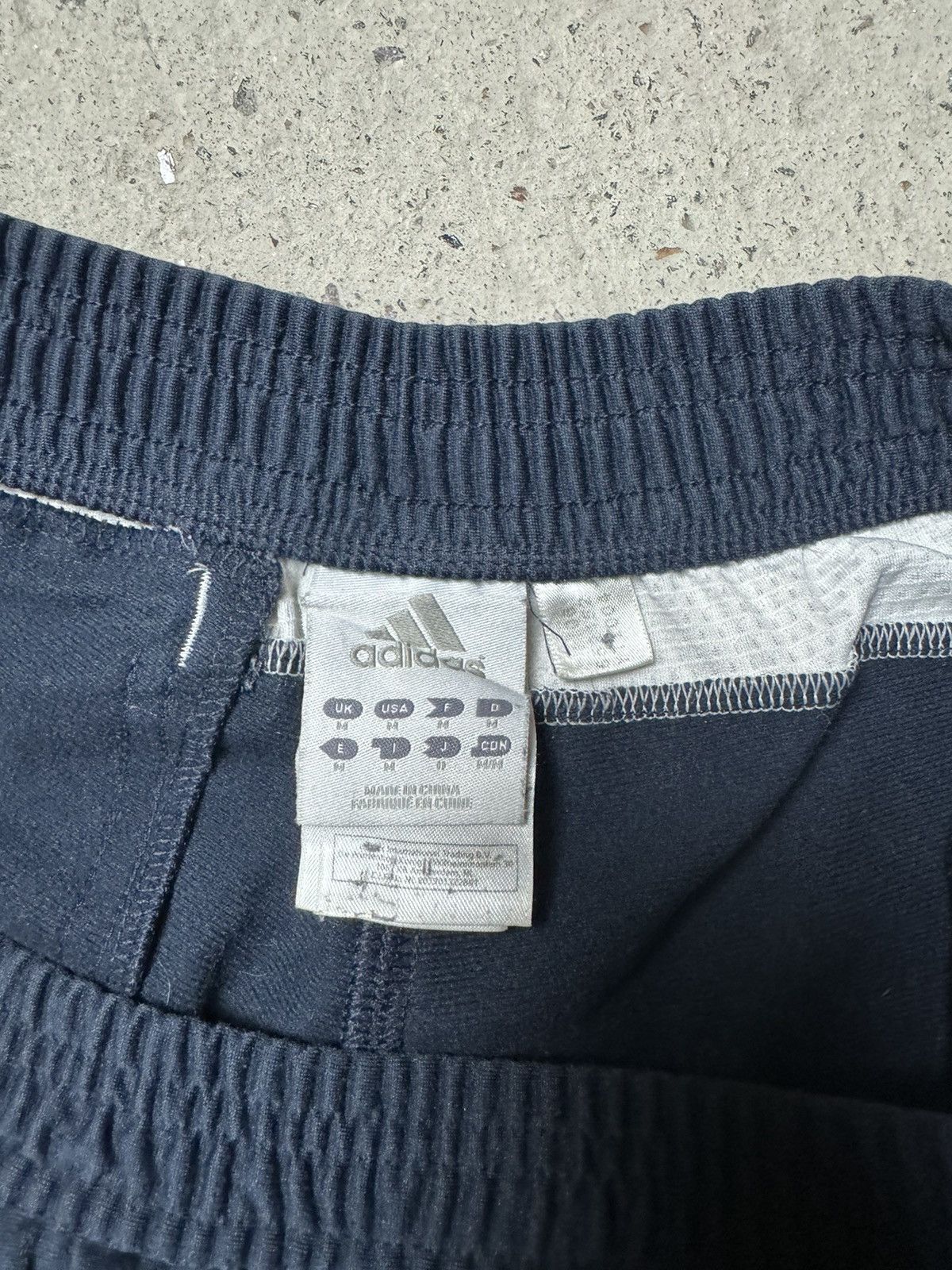 Adidas × Vintage Vintage Y2K Adidas Stripe Logo Baggy Track Pants Size US 34 / EU 50 - 7 Thumbnail