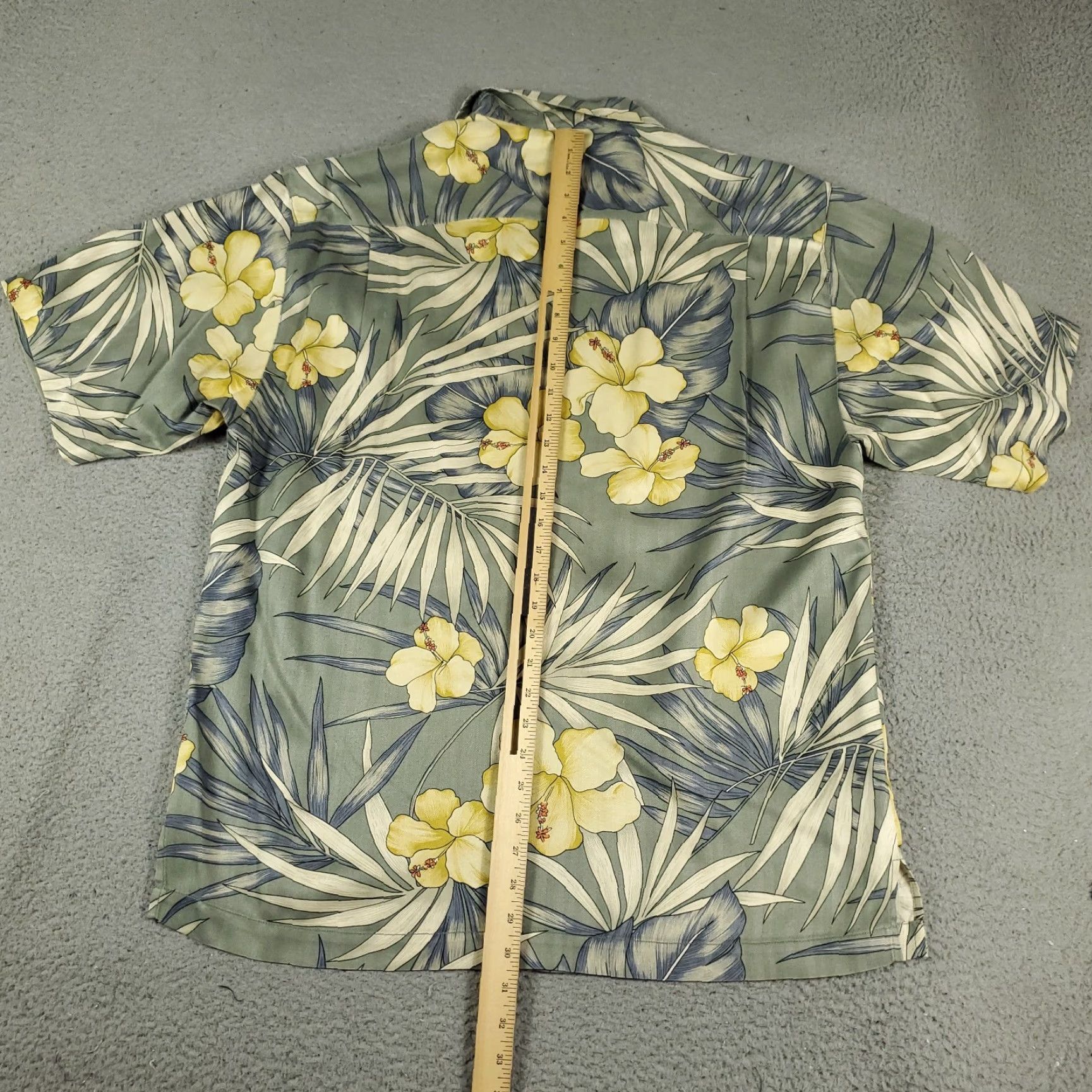 Tommy Bahama Tommy Bahama Hawaiian Shirt Mens Medium Red Floral Button Up Short Sleeve Aloha Size US M / EU 48-50 / 2 - 4 Thumbnail