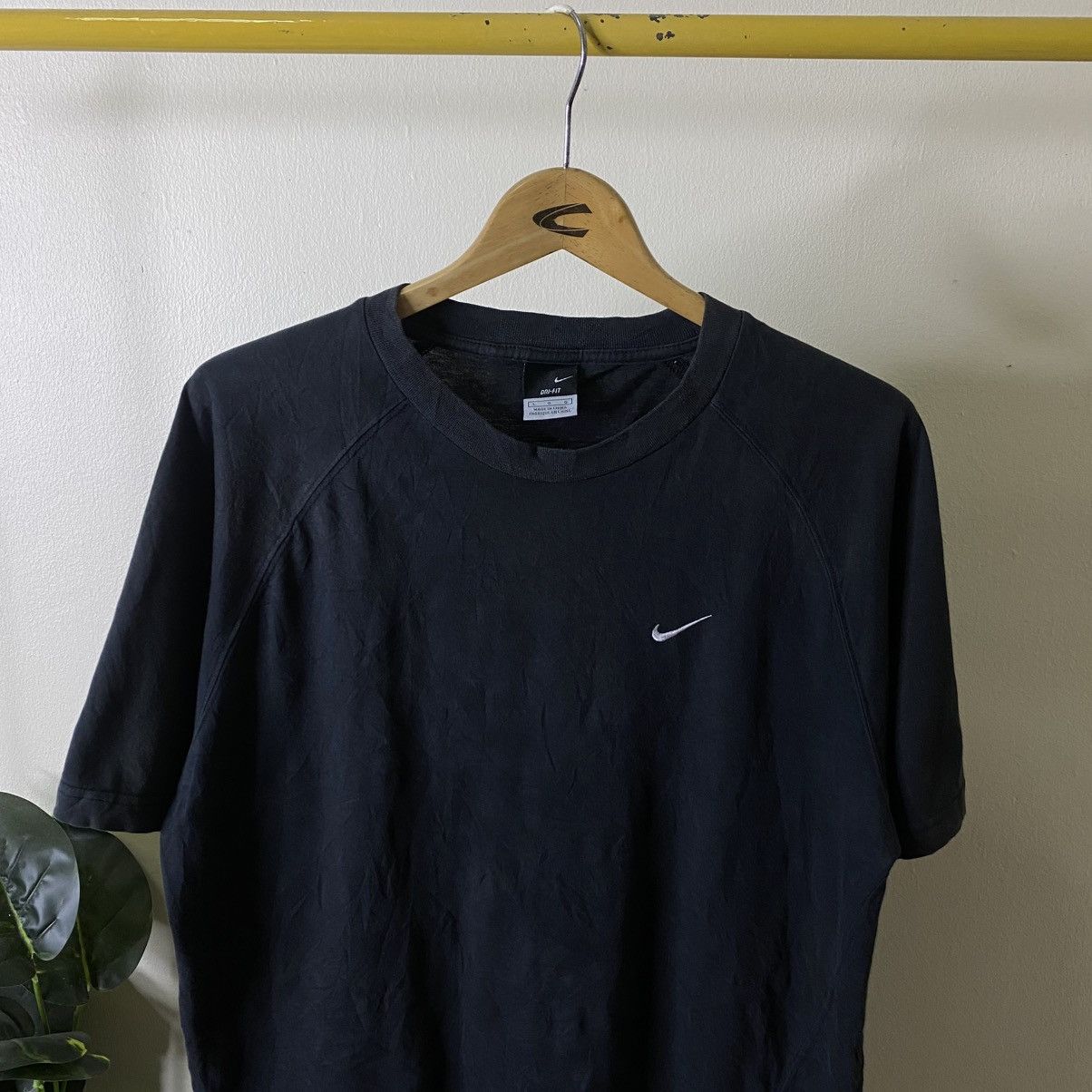 Nike Vintage Y2K Nike Essential Embroidery Small Swoosh T Shirt Size US L / EU 52-54 / 3 - 2 Thumbnail