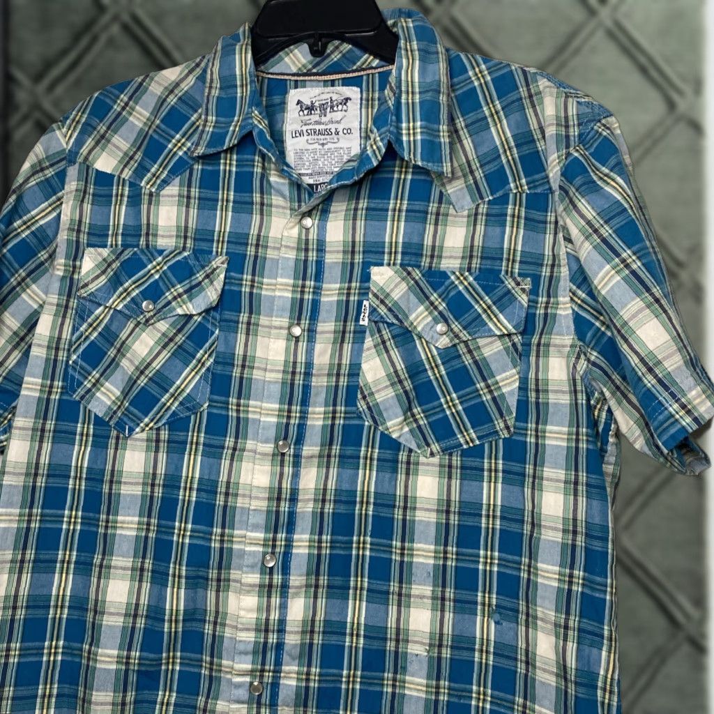 Levi's VINTAGE Levi's Button-Up Blue L Grunge Short Sleeve Pearl Snap Distress White Tab Men's Shirt Size US 33 - 1 Thumbnail