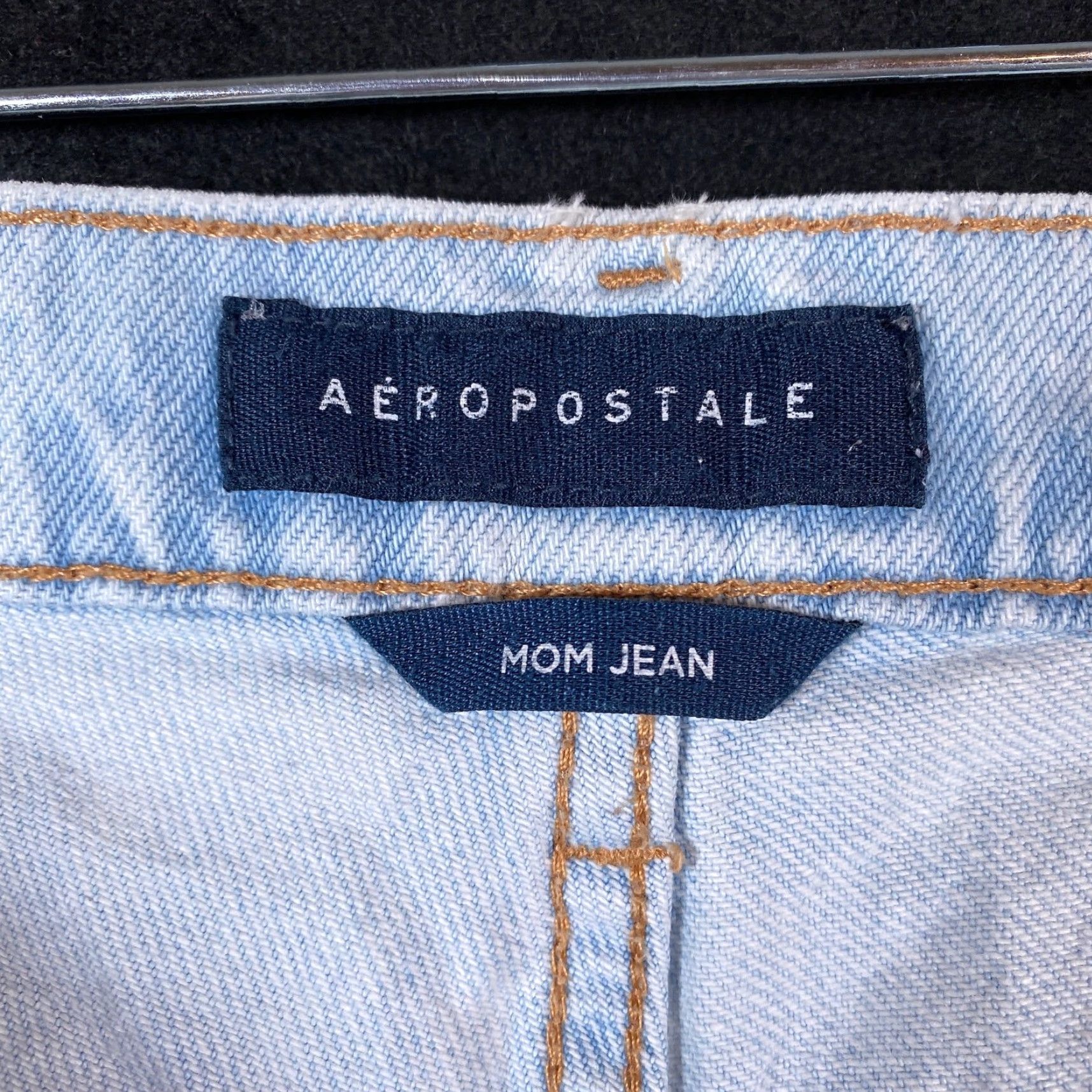 Aeropostale VINTAGE Aeropostale Jeans Blue Denim Mom 10 Womens Distressed 5-Pocket Stretch Relaxed Cotton Polyester Denim-Blue Classic Mom Jeans Women Size 32" / US 10 / IT 46 - 4 Thumbnail