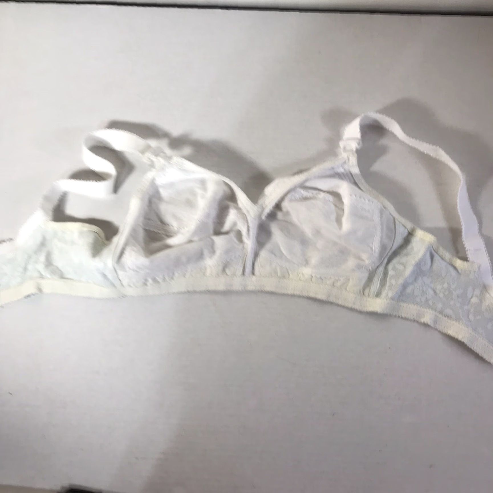Vintage Playtex 18 Hour Wireless Bra Women 36D White Floral T-Shirt Bra Classic Size ONE SIZE - 2 Thumbnail