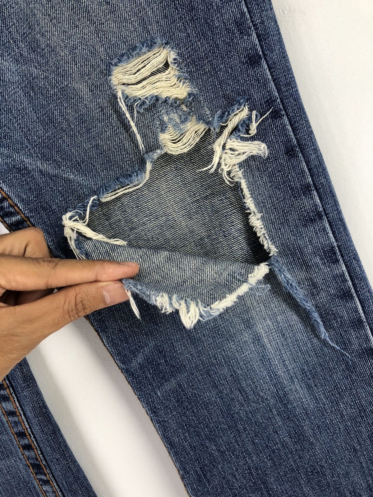 Aeropostale Vintage Aeropostale Driggs Slim Bootcut Distressed Jeans Size US 29 - 12 Thumbnail