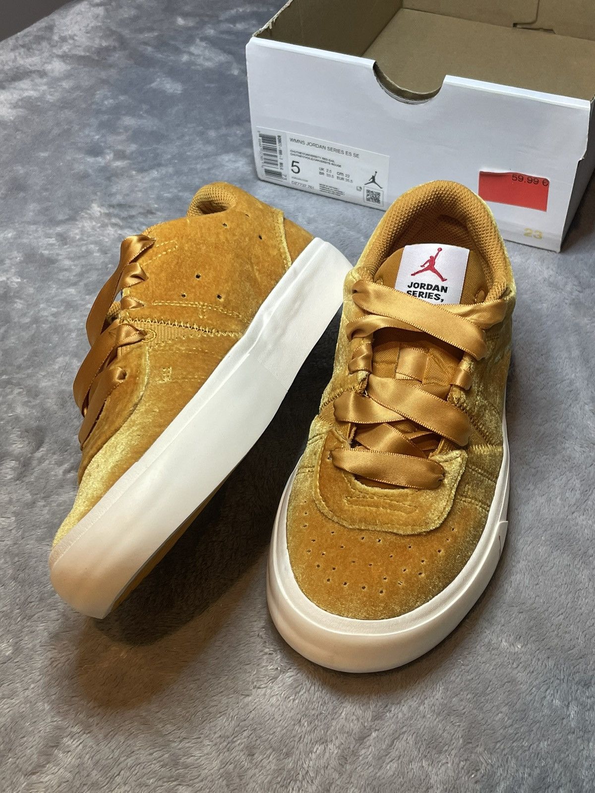 Nike Jordan series es se Size US 5 / IT 35 - 3 Thumbnail