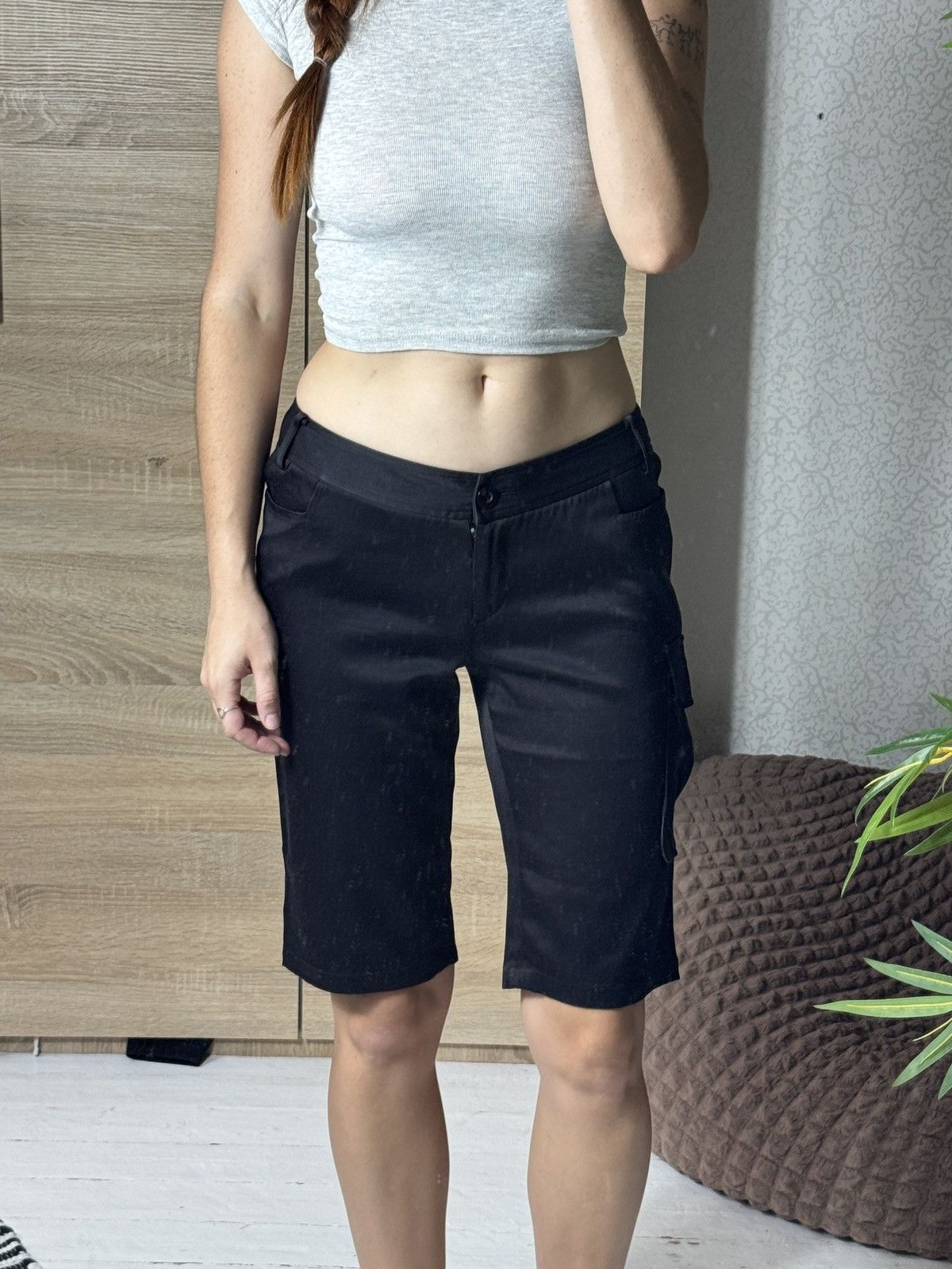 Alexander McQueen VINTAGE ALEXANDER MCQUEEN BASIC SHORTS Size 28" / US 6 / IT 42 - 2 Thumbnail
