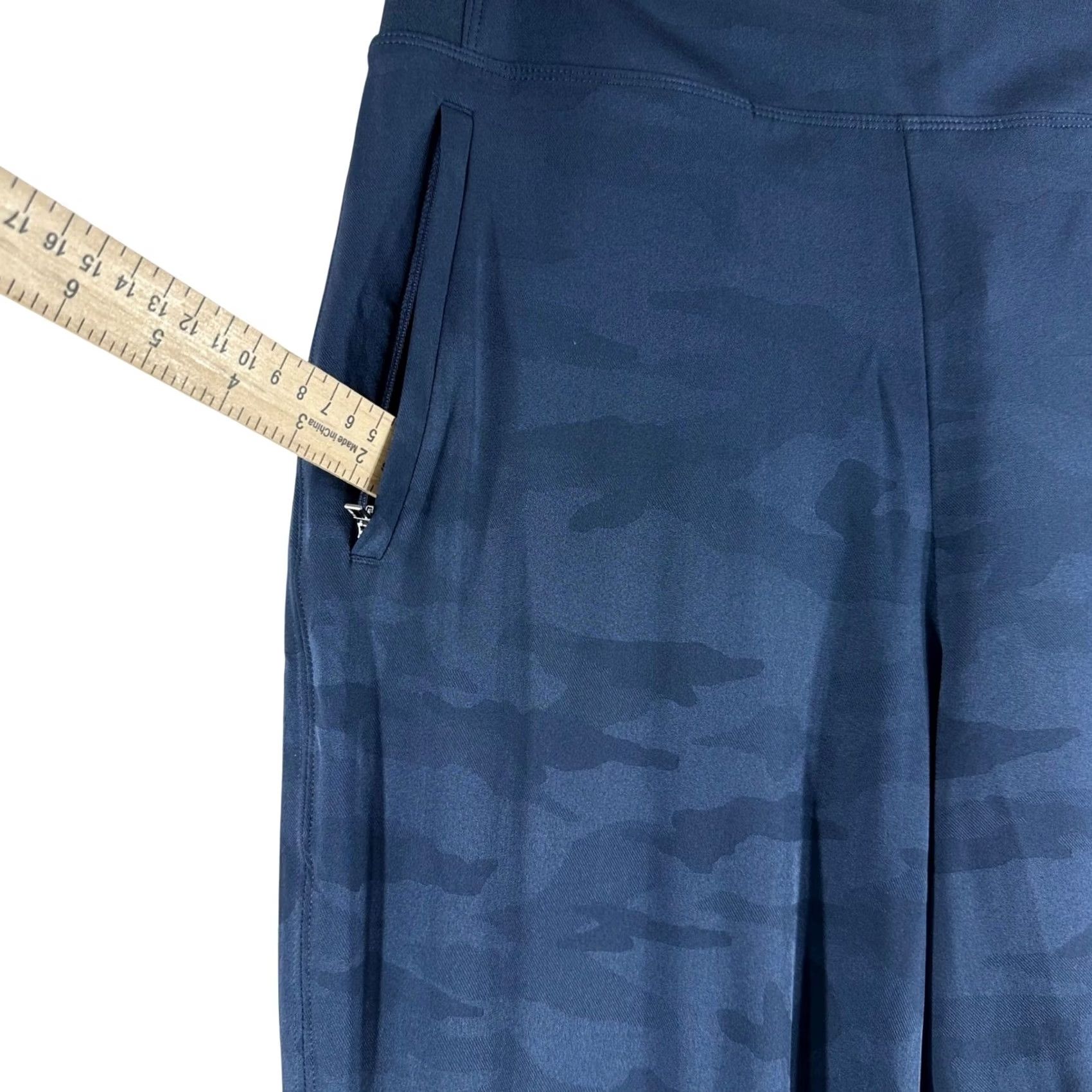 Athleta Athleta Womens Navy Blue Camo Joggers Size 8P Petite Zip Pockets Activewear Pant Size 30" / US 8 / IT 44 - 4 Thumbnail