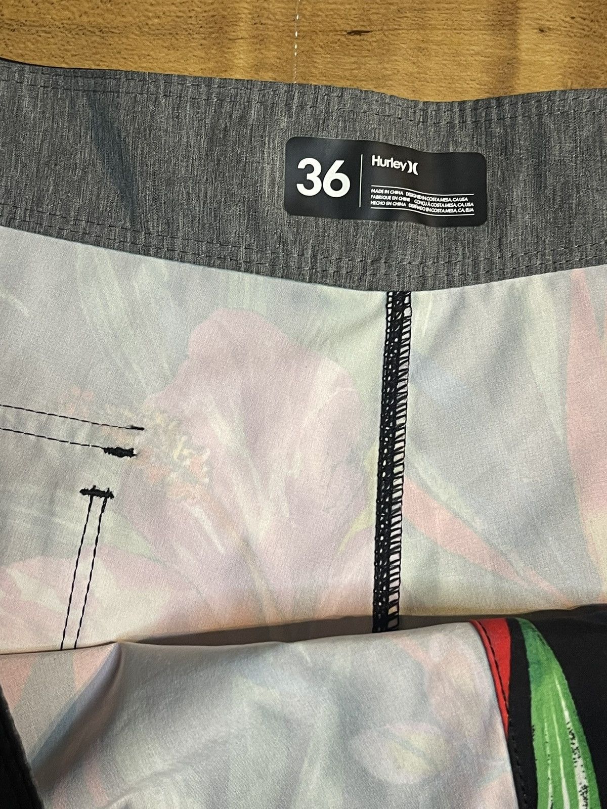 Hurley Hurley Men Swimwear 36 Floral Hawaiian Board Shorts Surf 7” Size US 36 / EU 52 - 3 Thumbnail