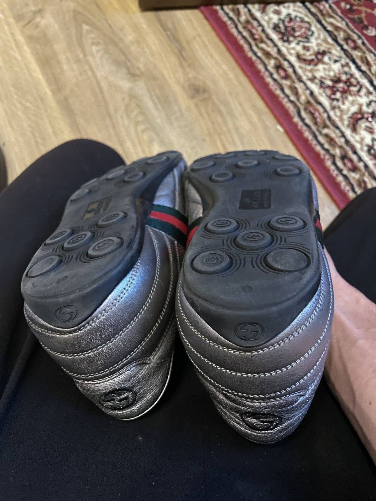 Gucci leather silver signature web shoes low-top