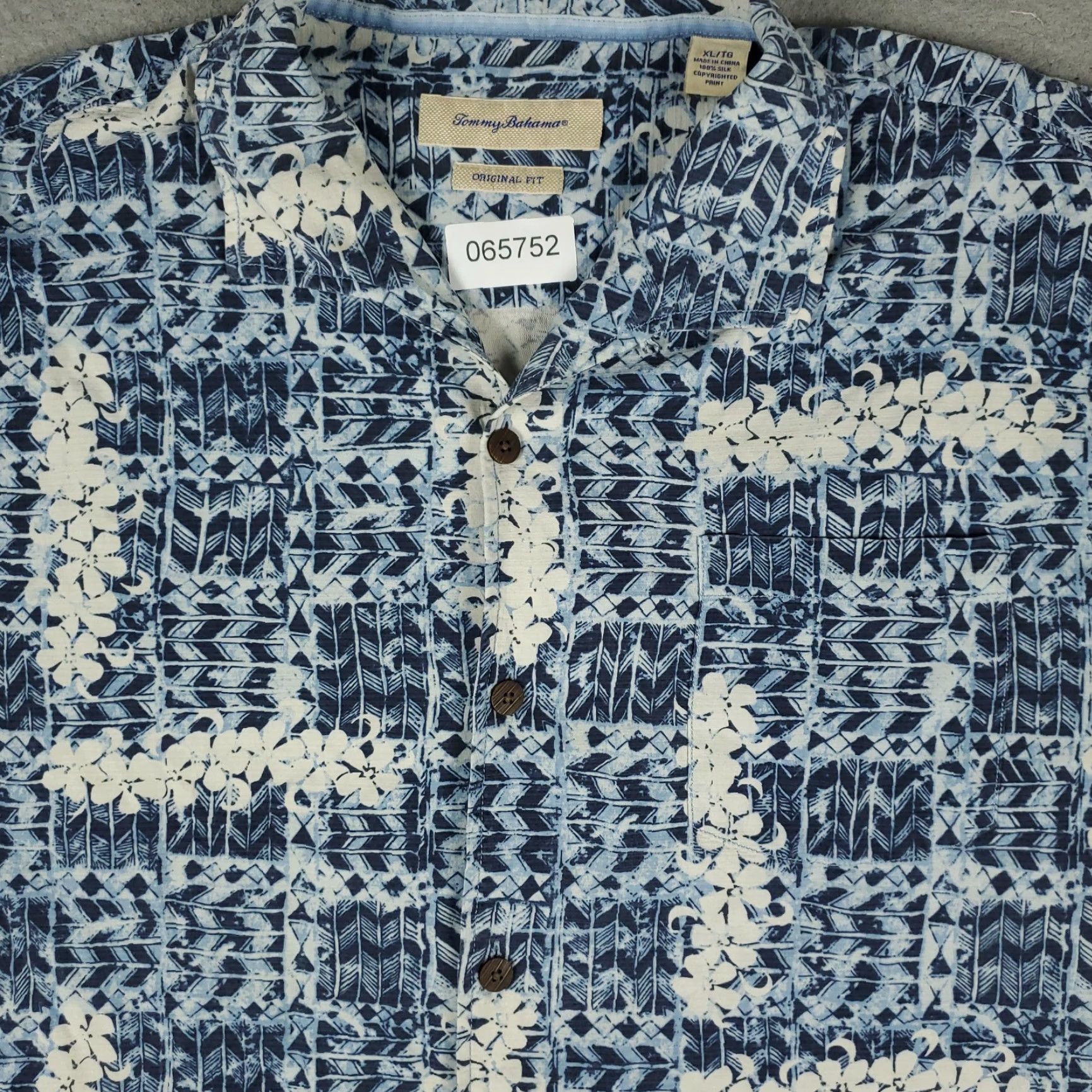 Tommy Bahama Tommy Bahama Shirt Mens XL Blue Floral Silk Hawaiian Button Up Size US XL / EU 56 / 4 - 2 Thumbnail