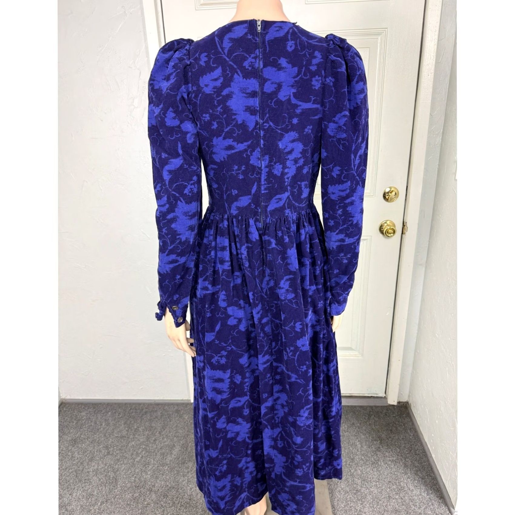 Laura Ashley VINTAGE Laura Ashley Dress Womens Corduroy Cotton Floral Pockets Long sleeve XS Blue 1980s Casual Girls/ Womens Size XS / US 0-2 / IT 36-38 - 5 Thumbnail